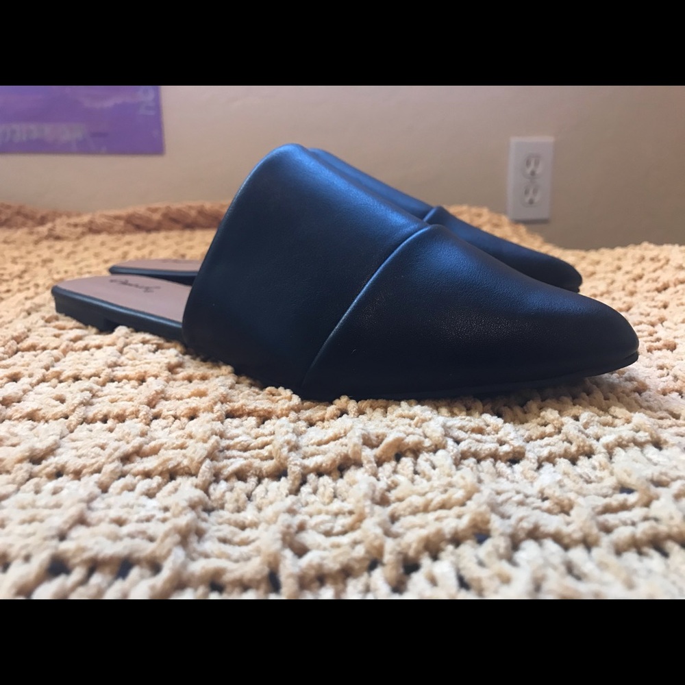 Super cute black mules